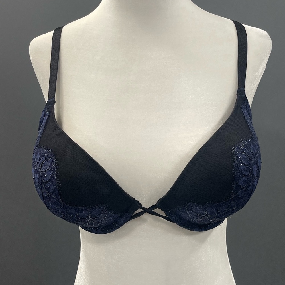 Victoria’s Secret Navy Plunge Bra 34D J10